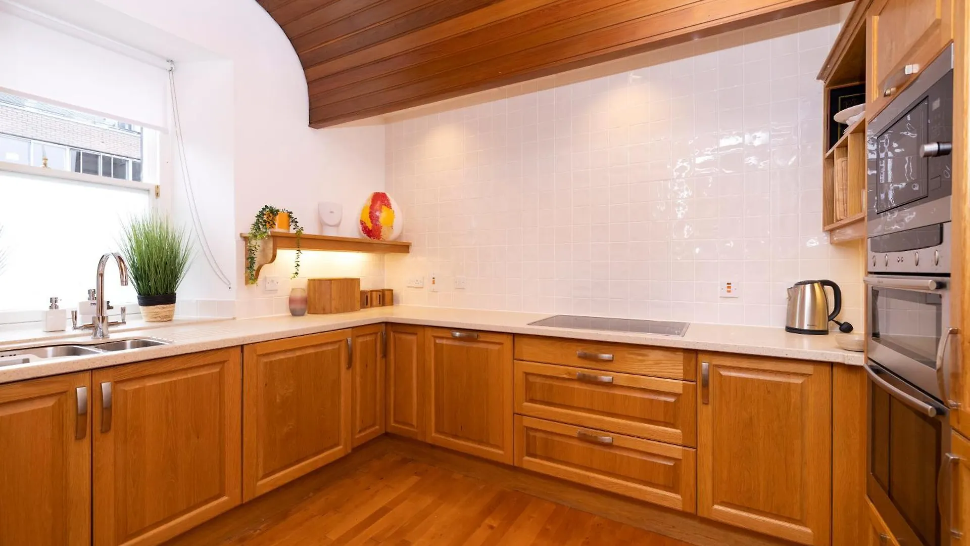 Deluxe 3-Bedroom Apartment On Princes Street Overlooking Edinburgh Castle