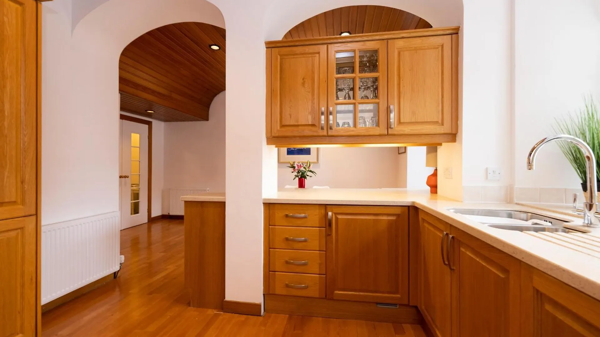 Deluxe 3-Bedroom Apartment On Princes Street Overlooking Edinburgh Castle
