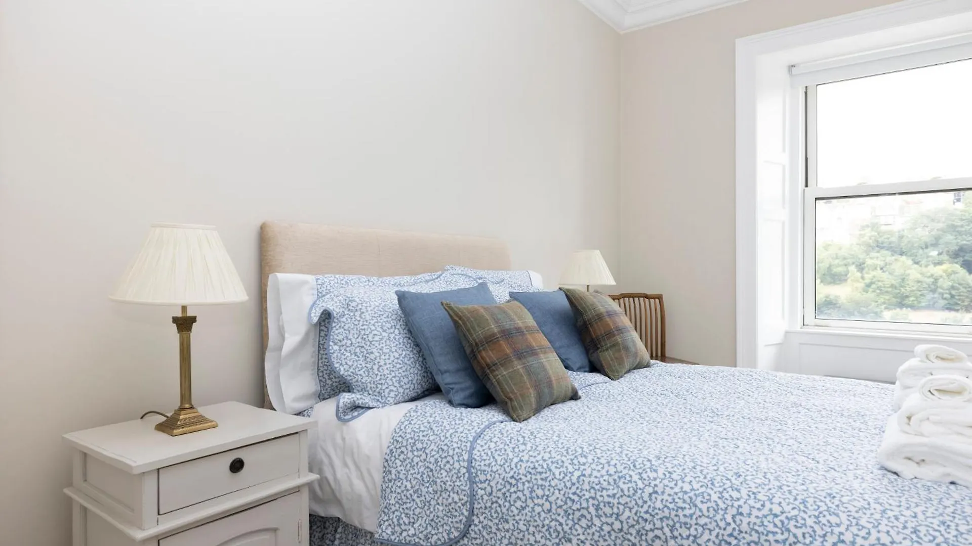 Deluxe 3-Bedroom Apartment On Princes Street Overlooking Edinburgh Castle 0*,  Verenigd Koninkrijk