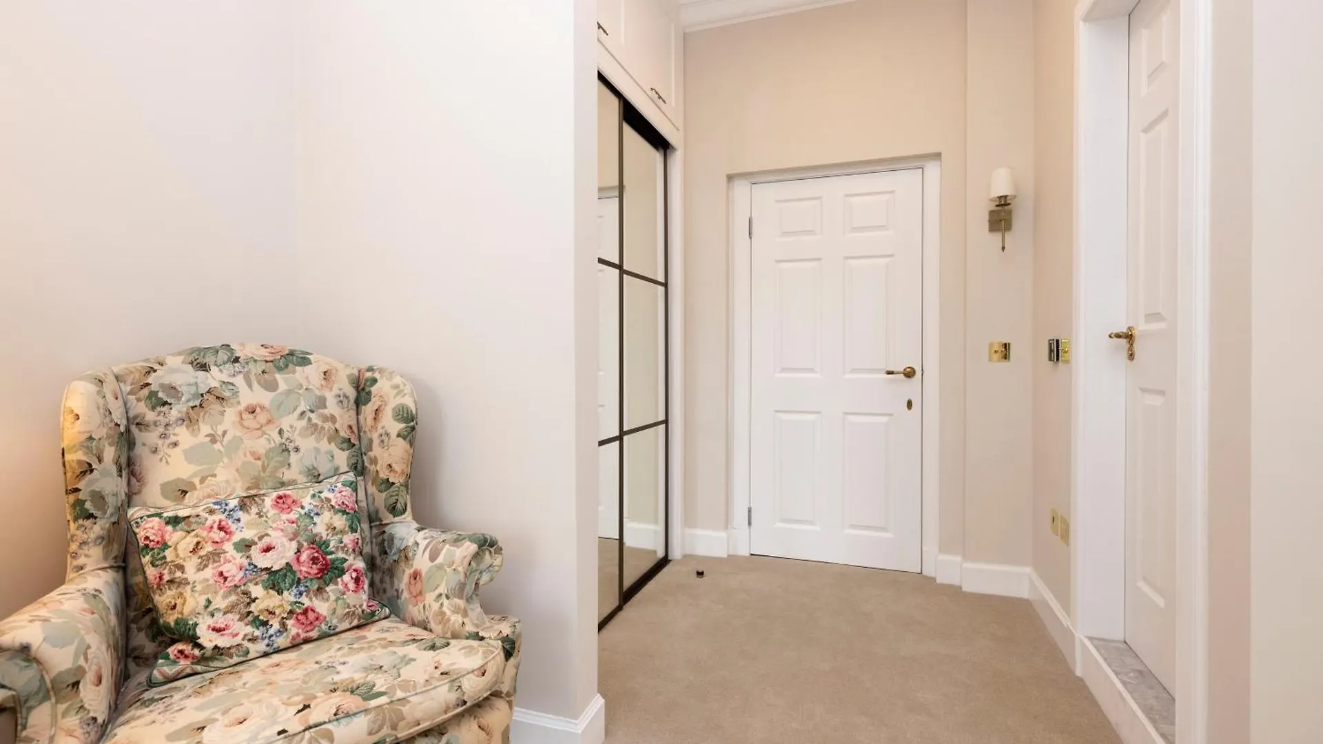 Deluxe 3-Bedroom Apartment On Princes Street Overlooking Edinburgh Castle 0*,  Verenigd Koninkrijk